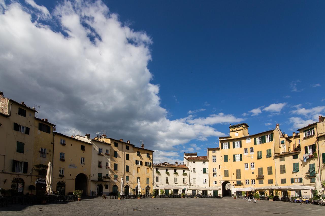 B&B Residenza Di Via Fontana Lucca Exterior photo